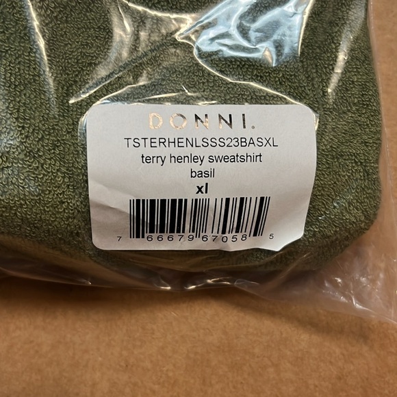 DONNI Terry Henley Sweatshirt Basil - Picture 6 of 6